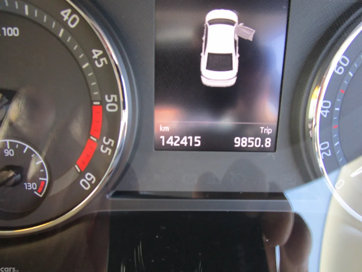 Skoda Octavia Saloon, Diesel, 2023, Grey