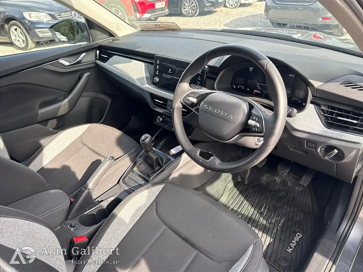 Skoda Kamiq Hatchback, Petrol, 2025, Grey