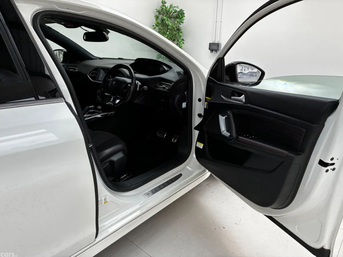 Peugeot 308 Hatchback, Diesel, 2021, White