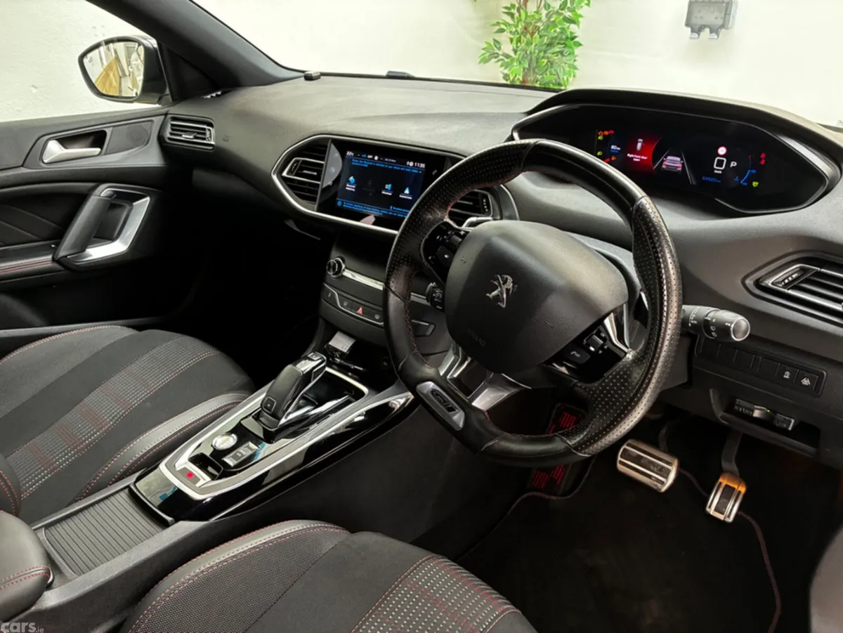 Peugeot 308 Hatchback, Diesel, 2021, White
