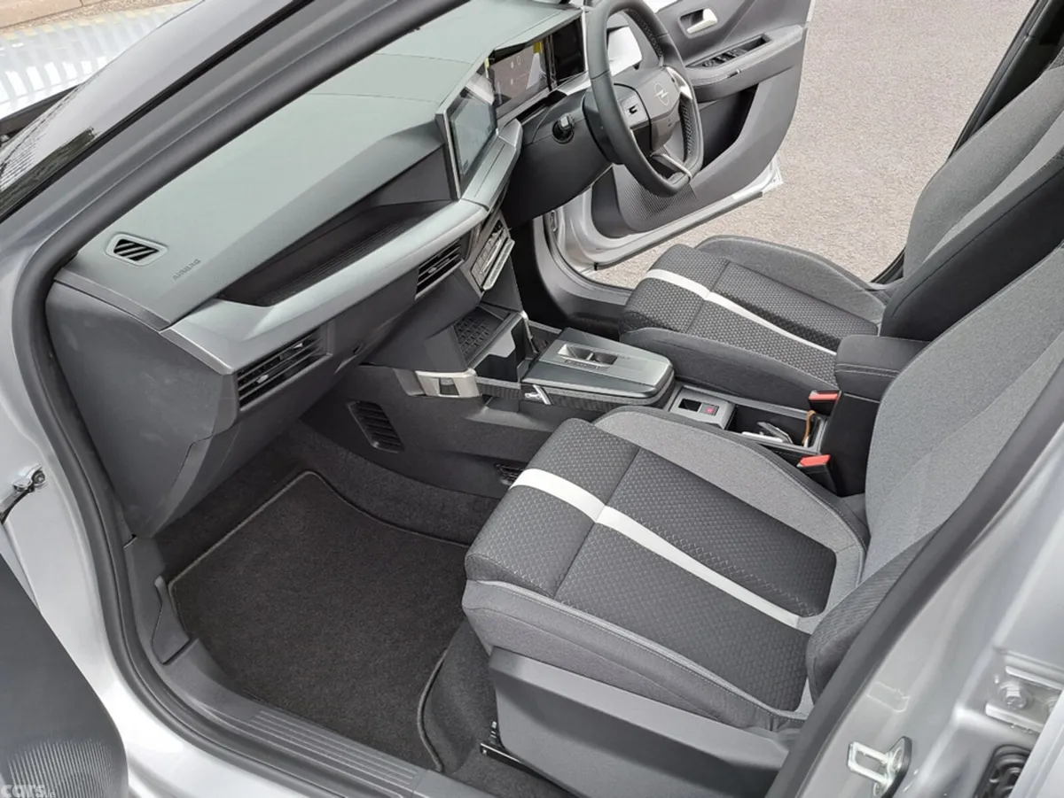 Opel Frontera SUV, Petrol Hybrid, 2027, Silver