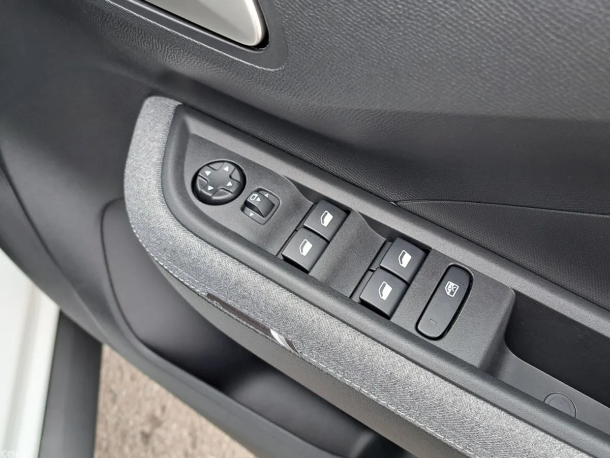 Opel Frontera SUV, Petrol Hybrid, 2026, White