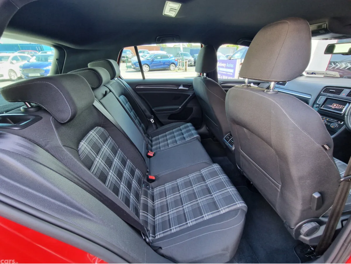 Volkswagen Golf Hatchback, Diesel, 2014, Red