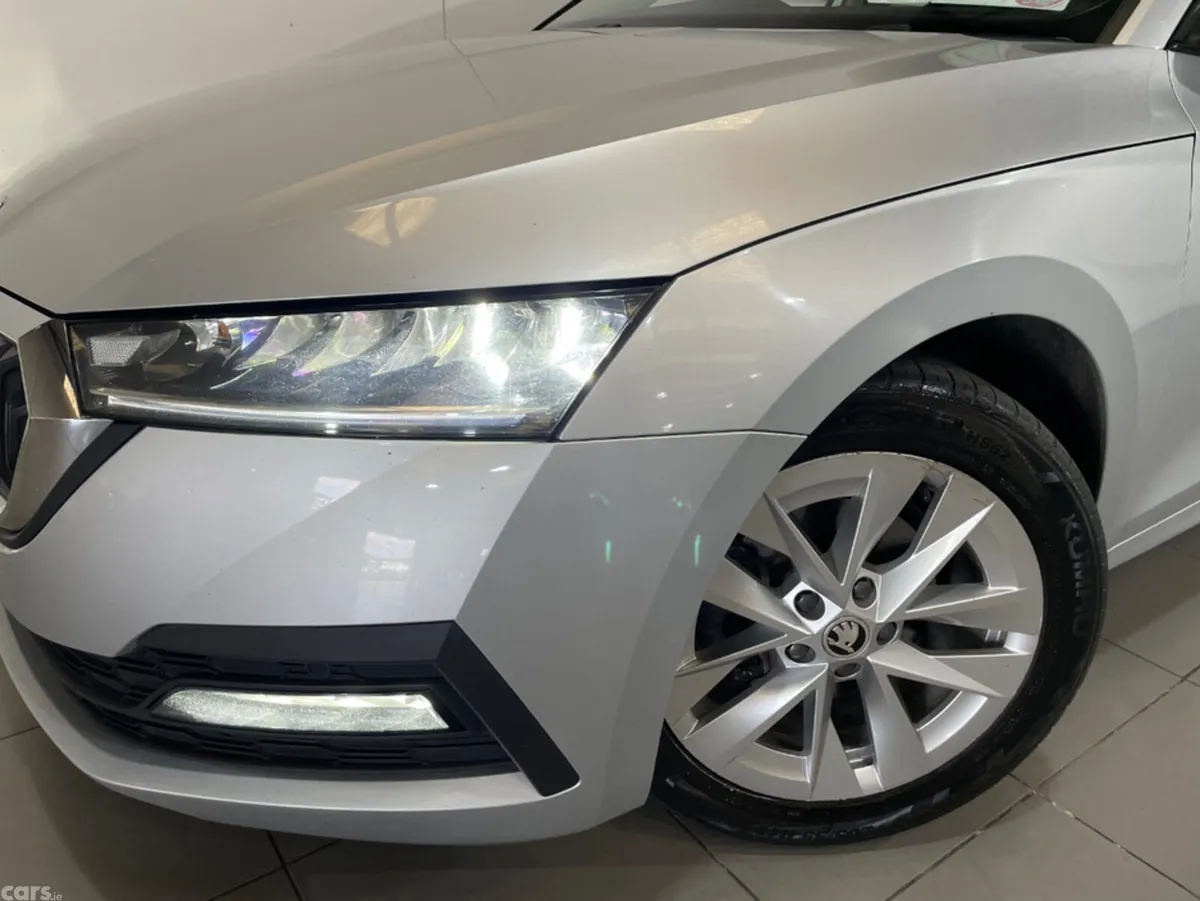 Skoda Octavia Hatchback, Diesel, 2023, Grey