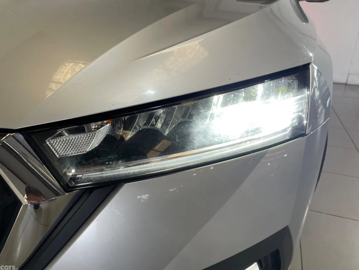 Skoda Octavia Hatchback, Diesel, 2023, Grey