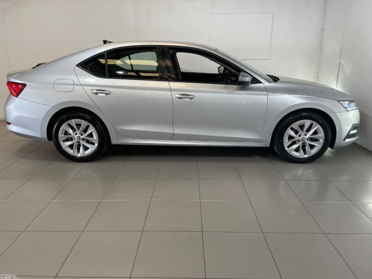 Skoda Octavia Hatchback, Diesel, 2023, Grey