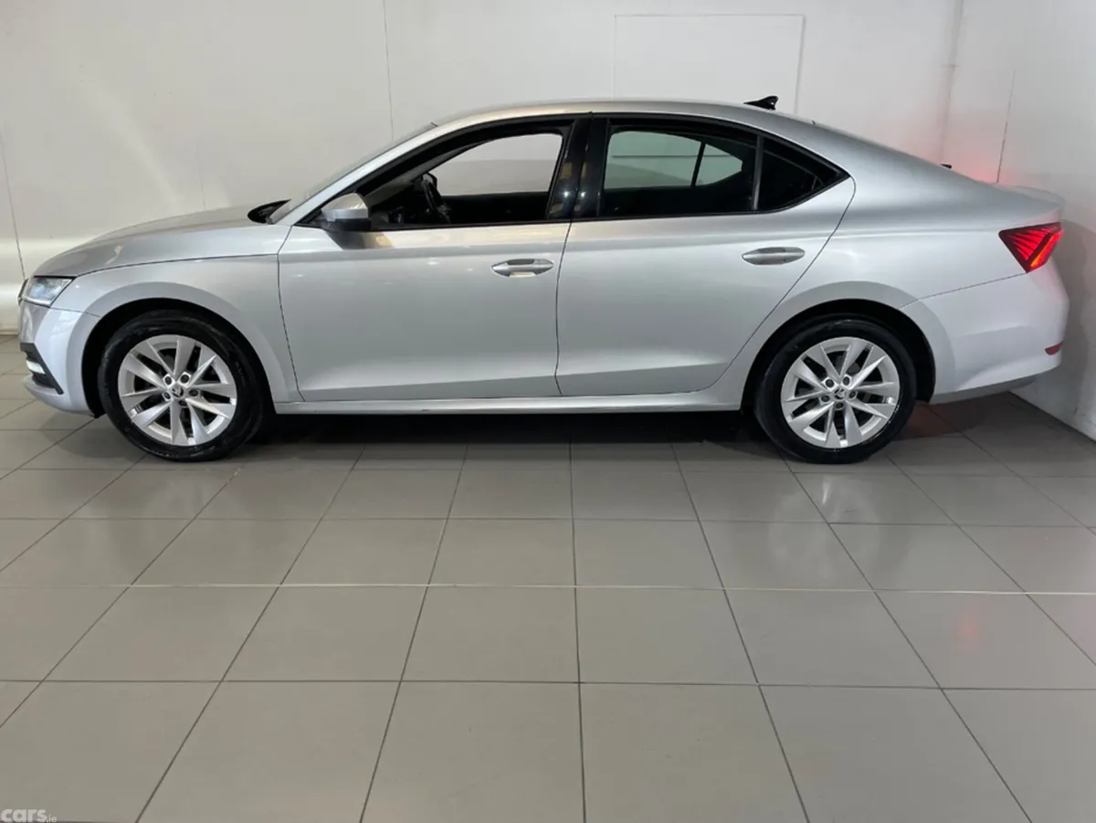 Skoda Octavia Hatchback, Diesel, 2023, Grey