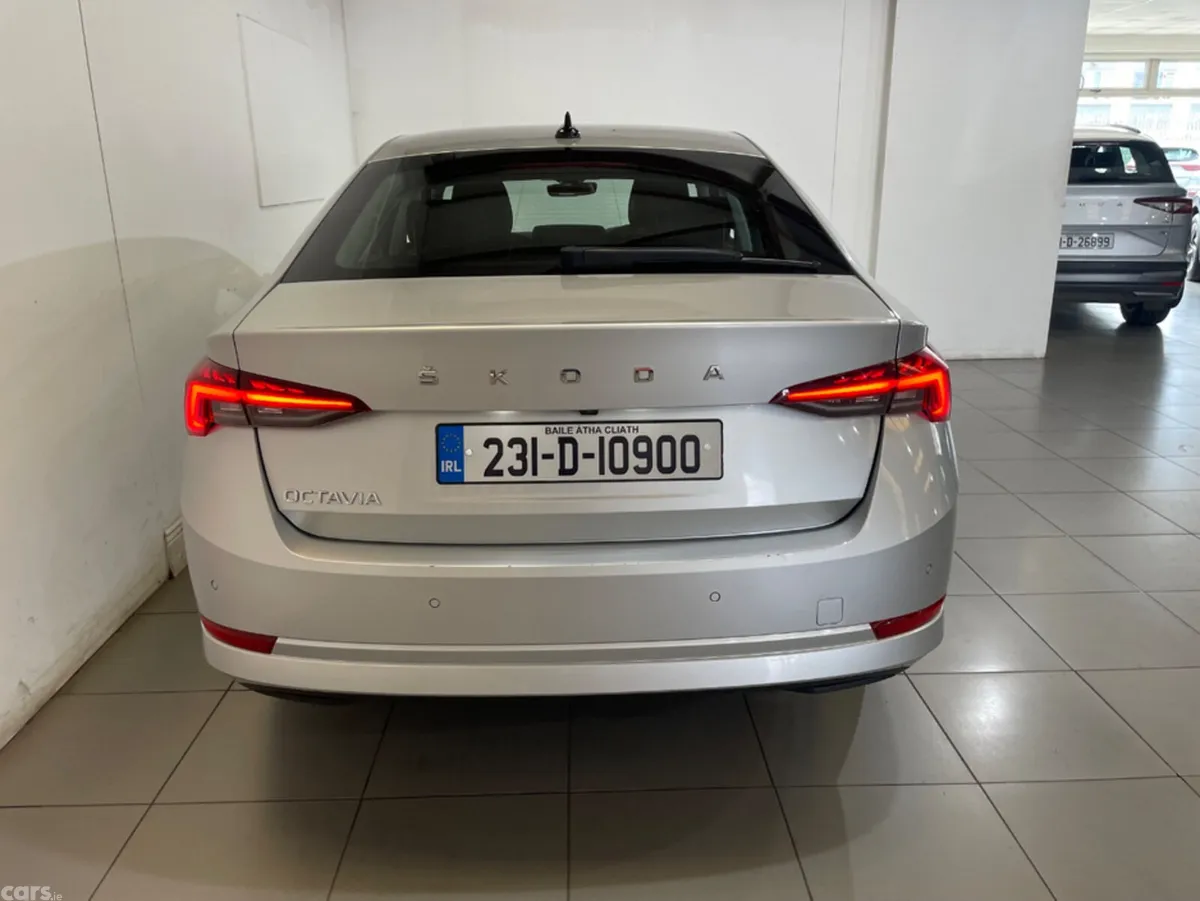 Skoda Octavia Hatchback, Diesel, 2023, Grey