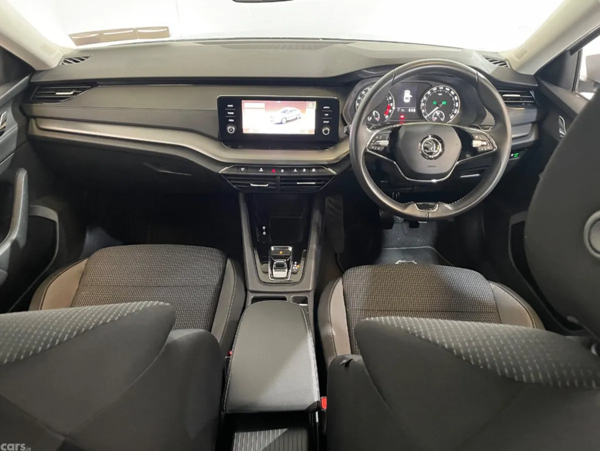 Skoda Octavia Hatchback, Diesel, 2023, Grey