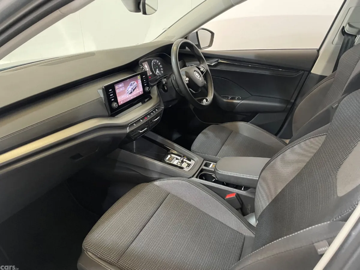 Skoda Octavia Hatchback, Diesel, 2023, Grey