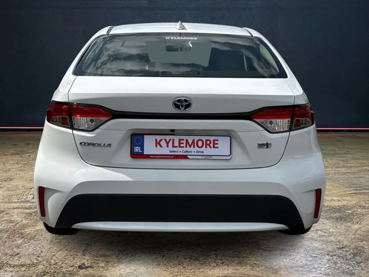 Toyota Corolla Saloon, Petrol Hybrid, 2021, White