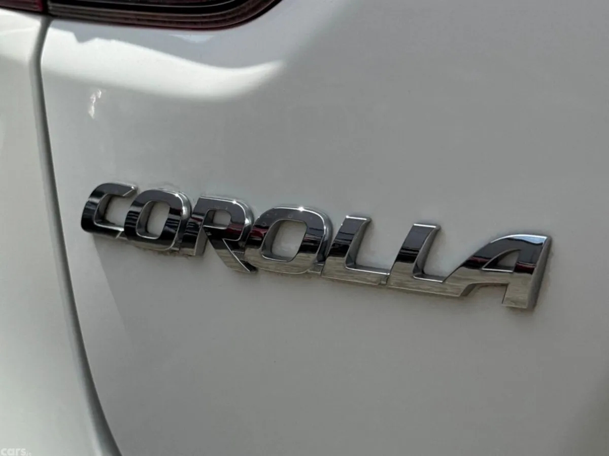 Toyota Corolla Saloon, Petrol Hybrid, 2021, White