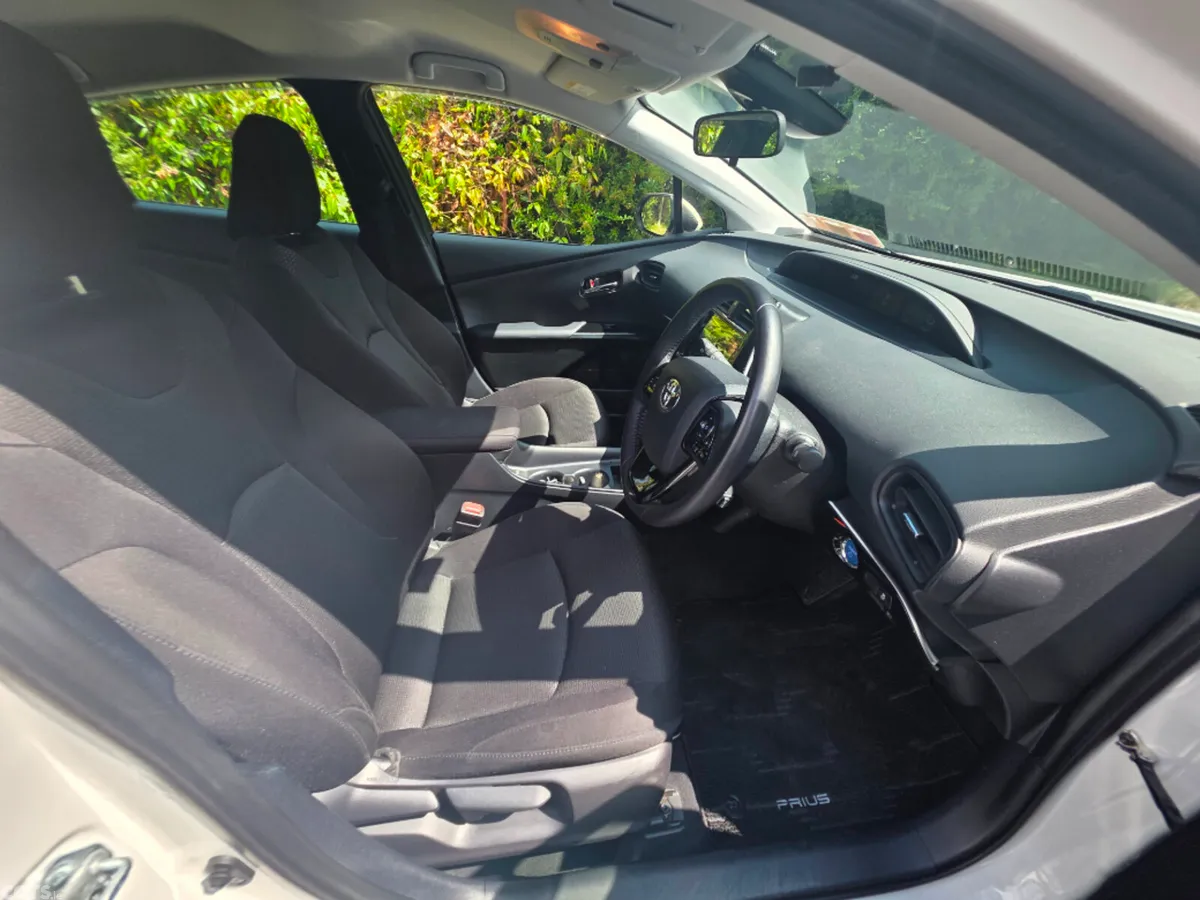 Toyota Prius Hatchback, Petrol Hybrid, 2021, White