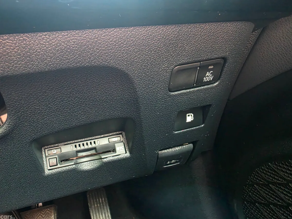 Toyota Prius Hatchback, Petrol Hybrid, 2021, White
