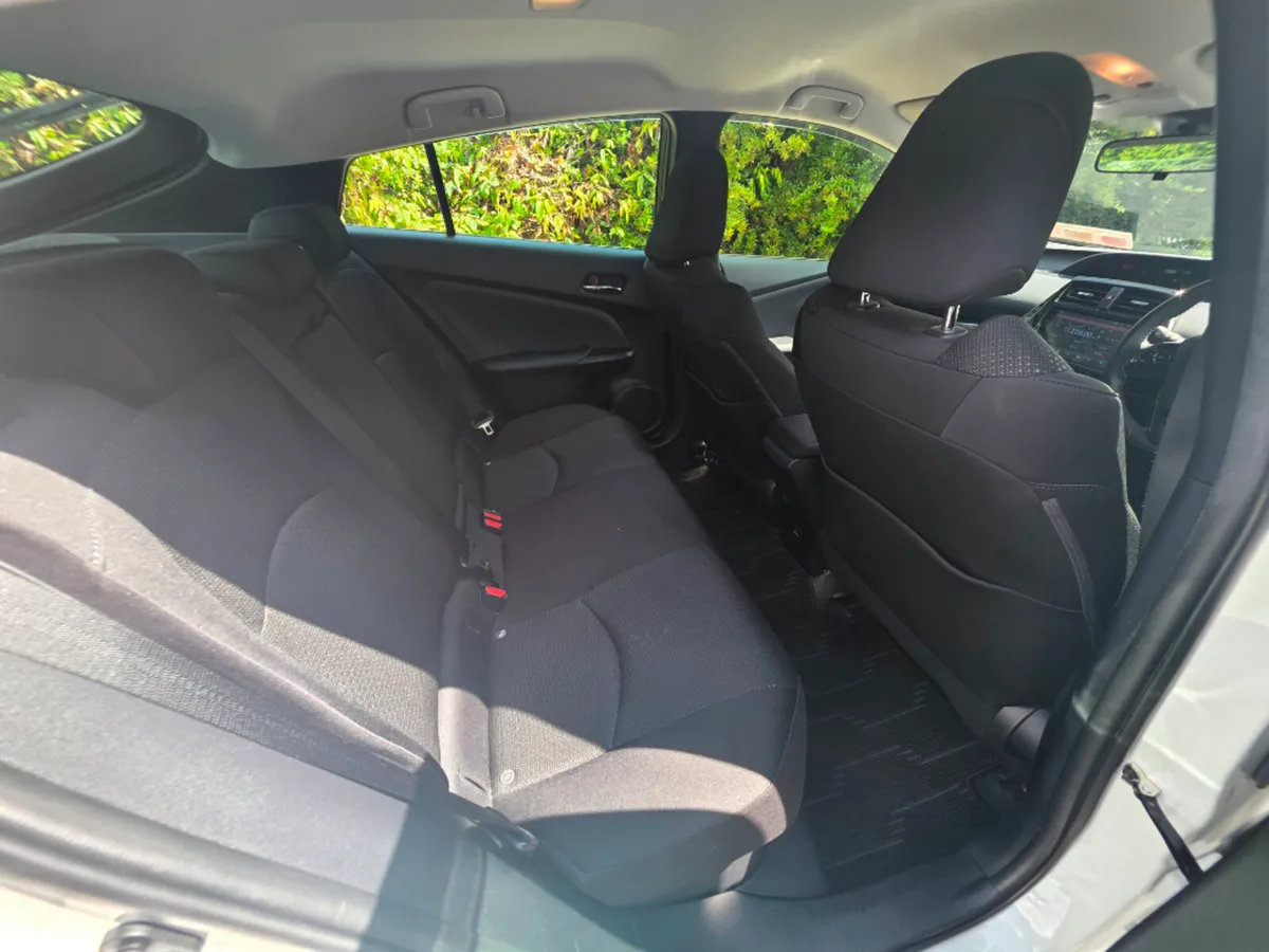 Toyota Prius Hatchback, Petrol Hybrid, 2021, White