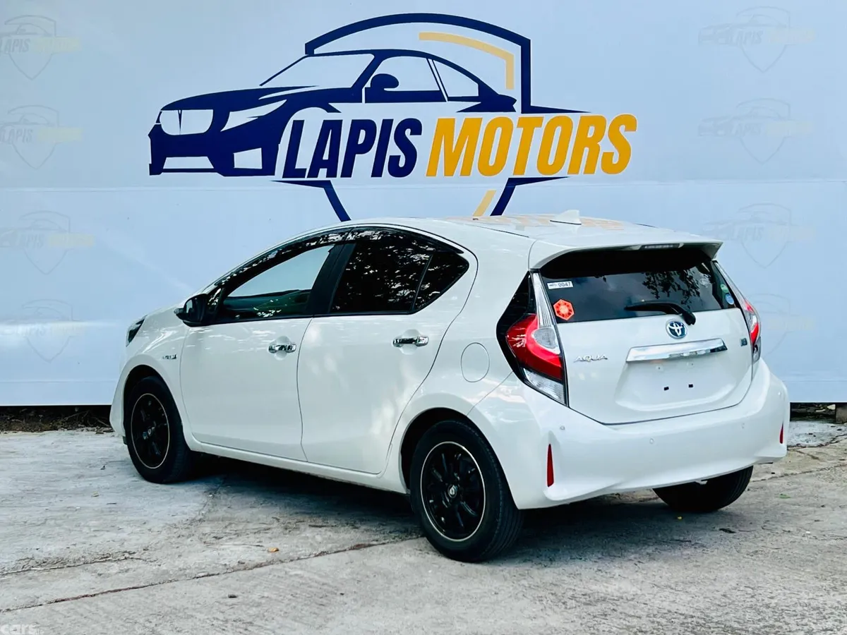Toyota Aqua Hatchback, Petrol Hybrid, 2018, White
