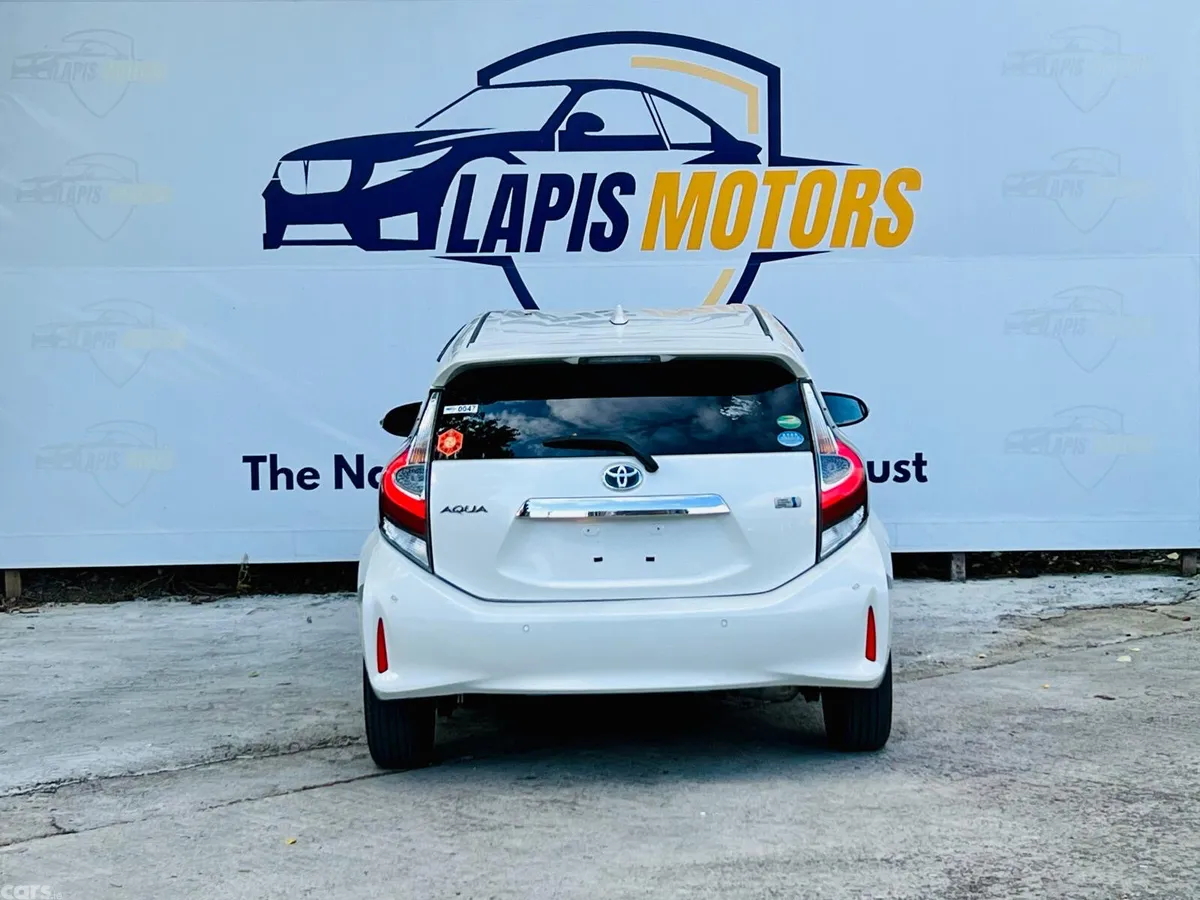 Toyota Aqua Hatchback, Petrol Hybrid, 2018, White