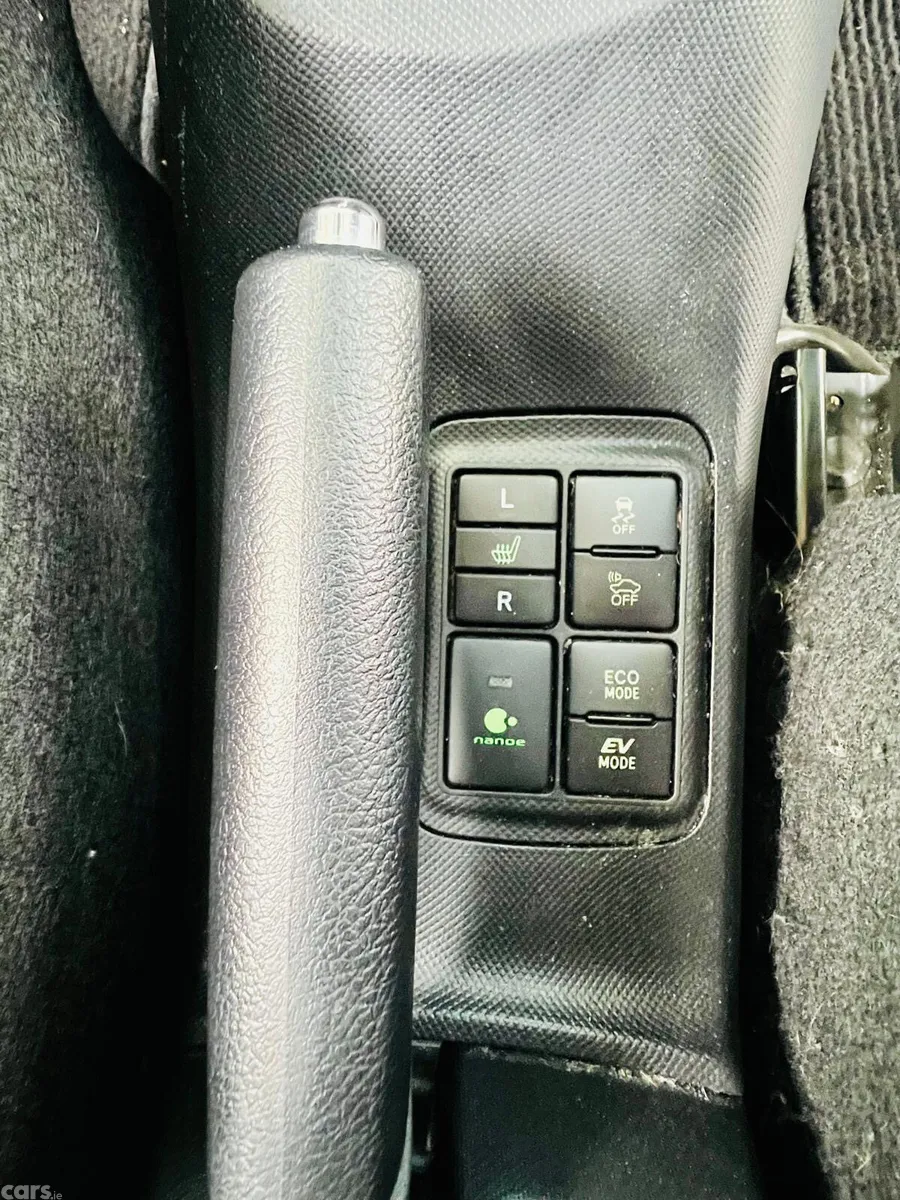 Toyota Aqua Hatchback, Petrol Hybrid, 2018, White