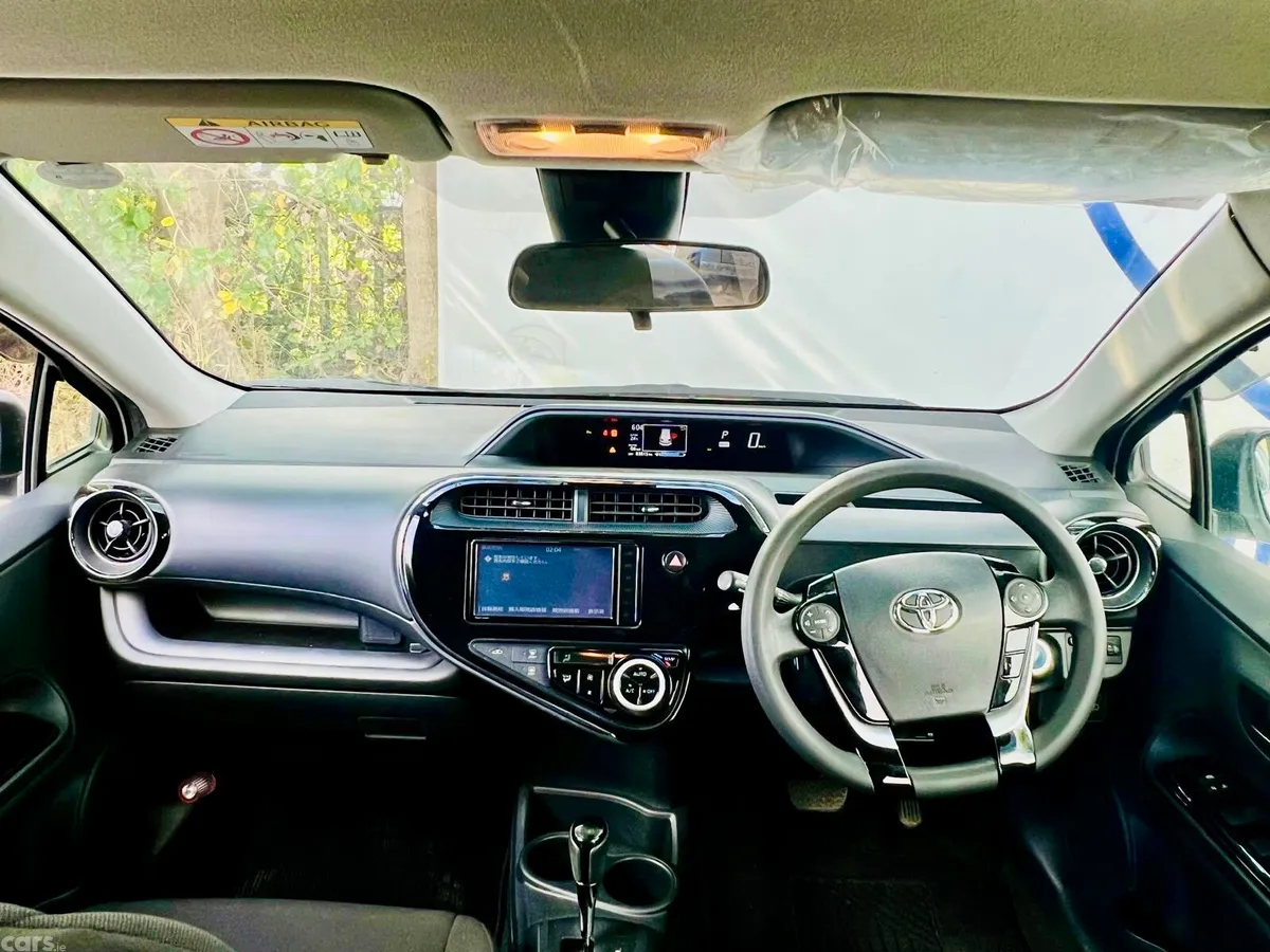 Toyota Aqua Hatchback, Petrol Hybrid, 2018, White