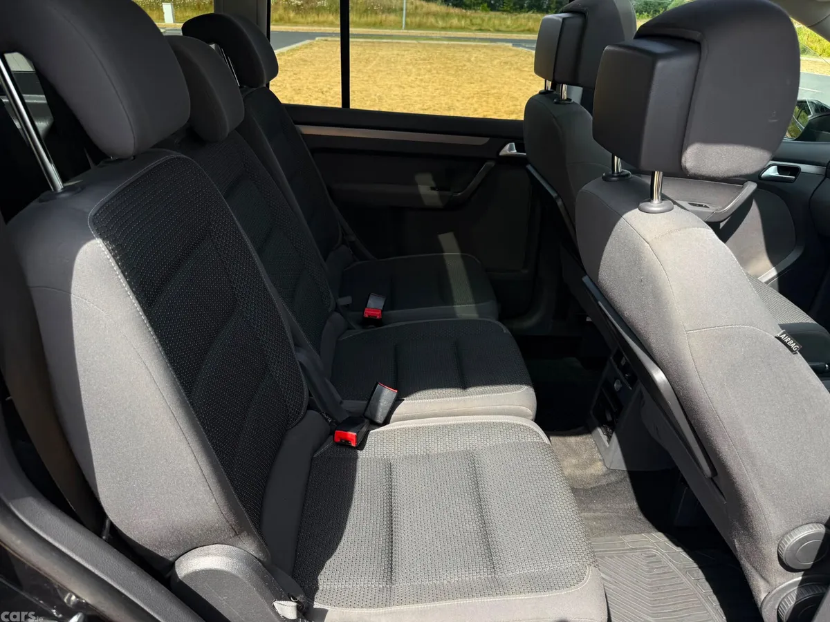 Volkswagen Touran MPV, Diesel, 2015, Black
