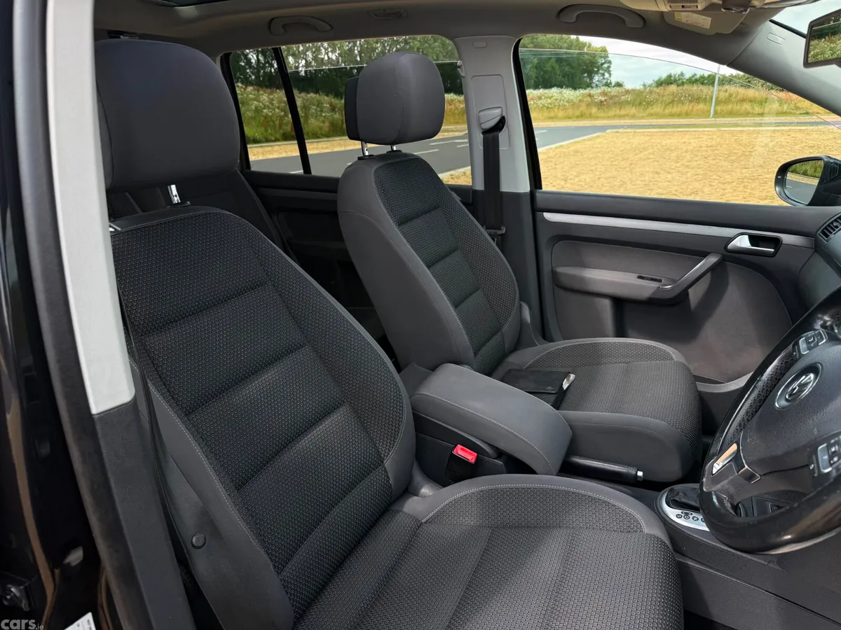 Volkswagen Touran MPV, Diesel, 2015, Black