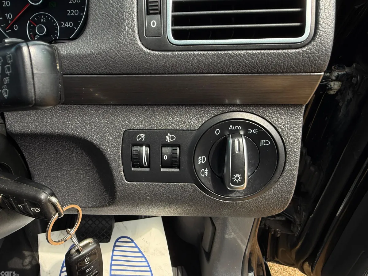 Volkswagen Touran MPV, Diesel, 2015, Black