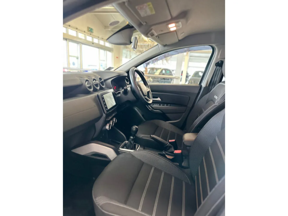 Dacia Duster MPV, Petrol, 2023, Grey