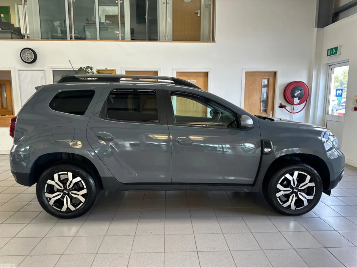 Dacia Duster MPV, Petrol, 2023, Grey