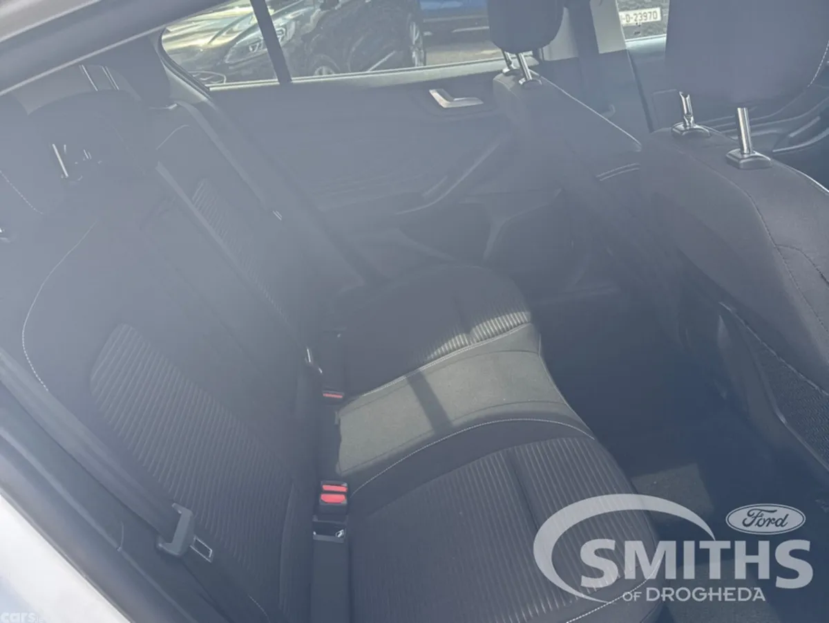 Ford Focus Hatchback, Petrol, 2022, White