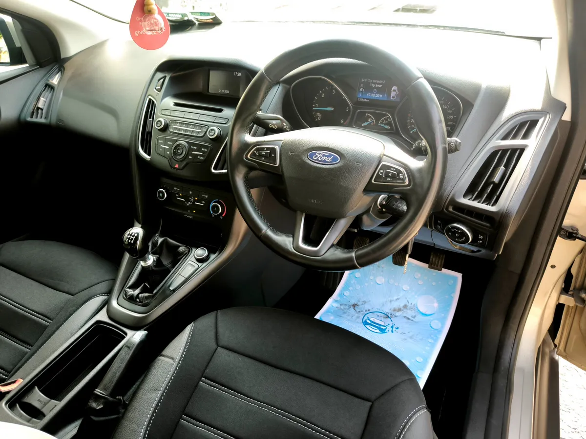 Ford Focus Hatchback, Diesel, 2015, Silver