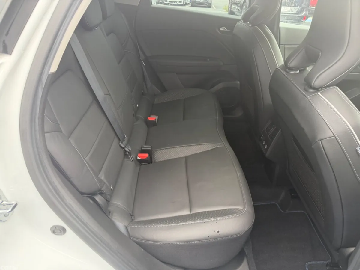 Renault Captur SUV, Petrol, 2021, White