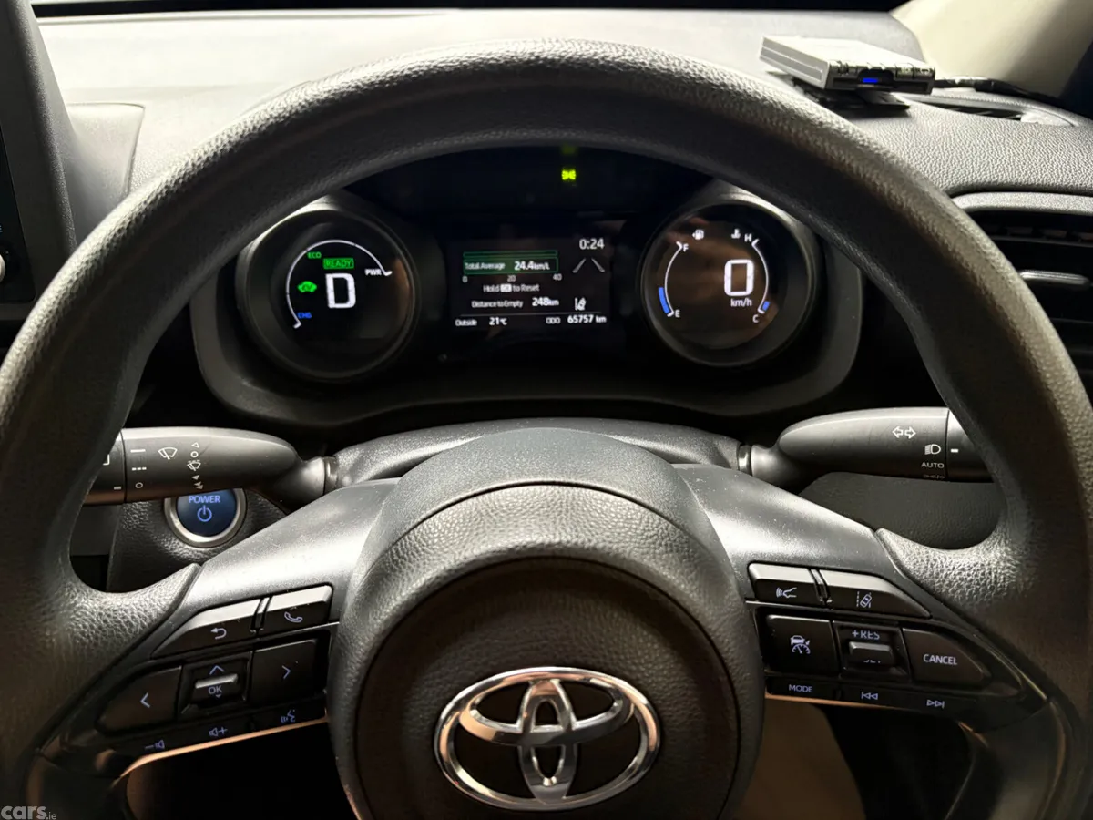 Toyota Yaris Cross Estate, Petrol Hybrid, 2022, Gold