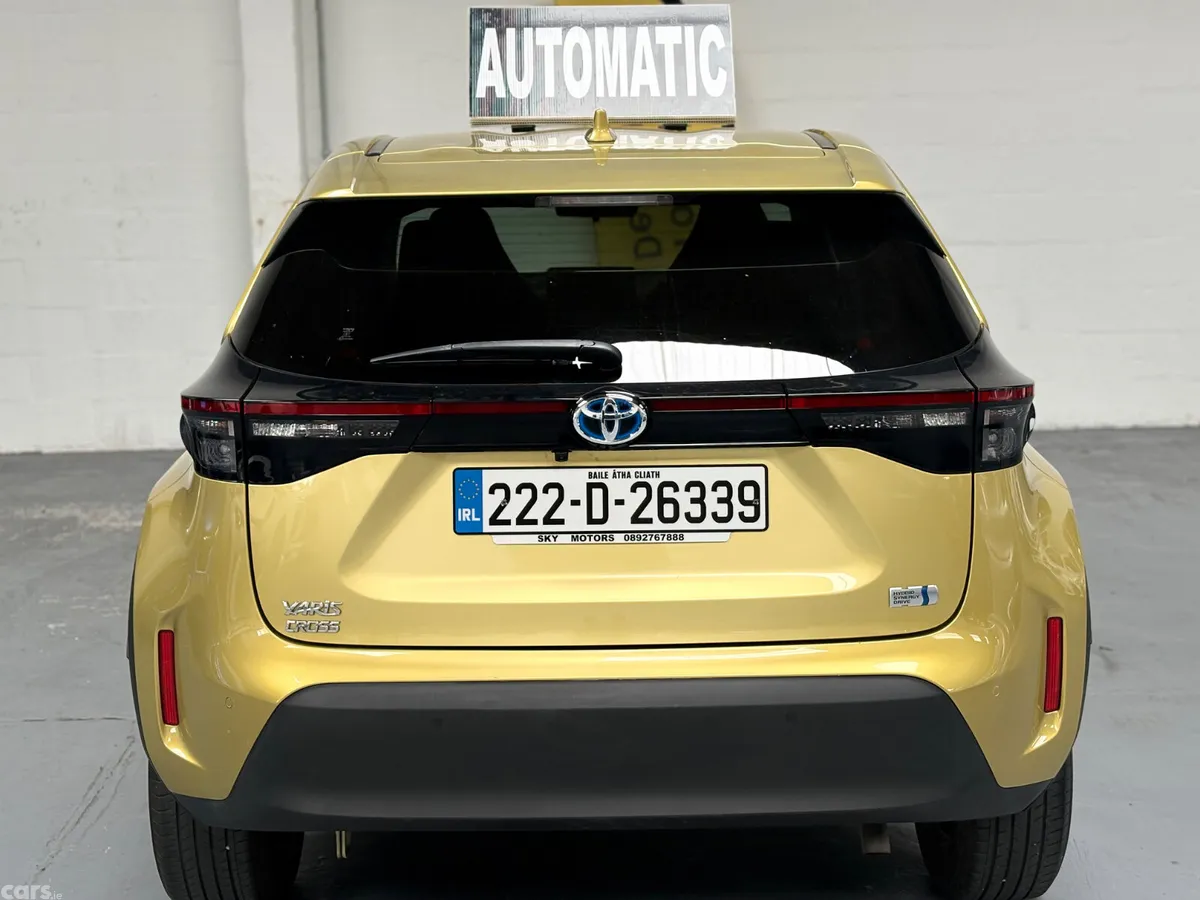 Toyota Yaris Cross Estate, Petrol Hybrid, 2022, Gold