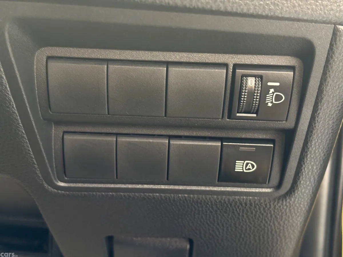Toyota Yaris Cross Estate, Petrol Hybrid, 2022, Gold