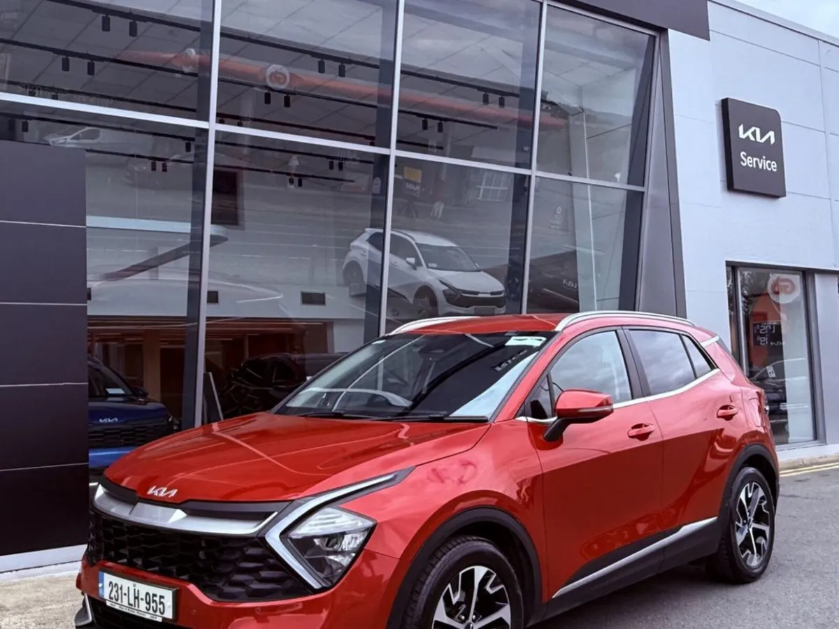 Kia Sportage MPV, Diesel Hybrid, 2023, Red