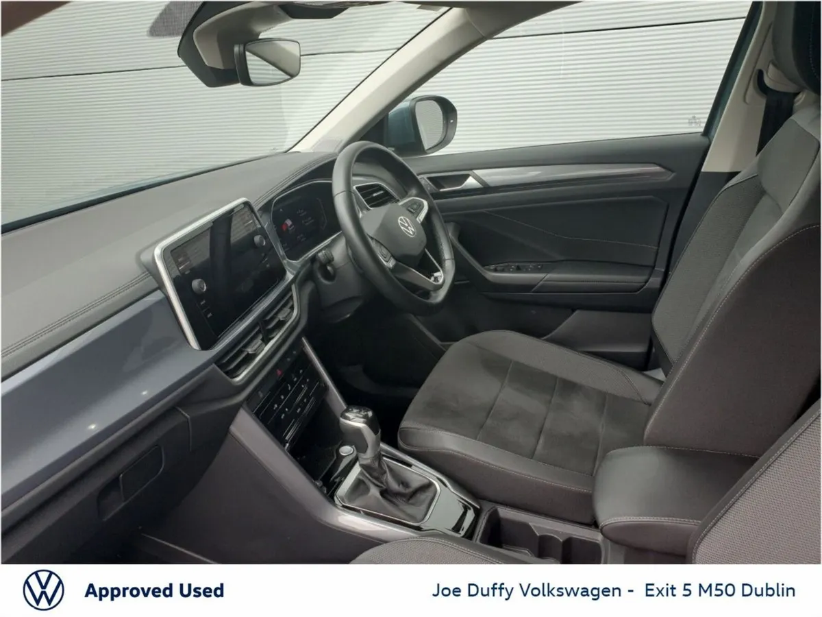 Volkswagen T-Roc SUV, Petrol, 2024, Blue