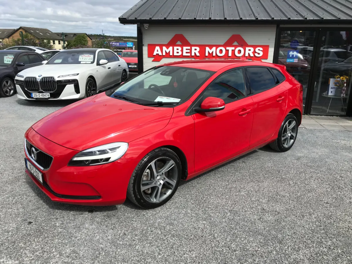 Volvo V40 Hatchback, Diesel, 2018, Red