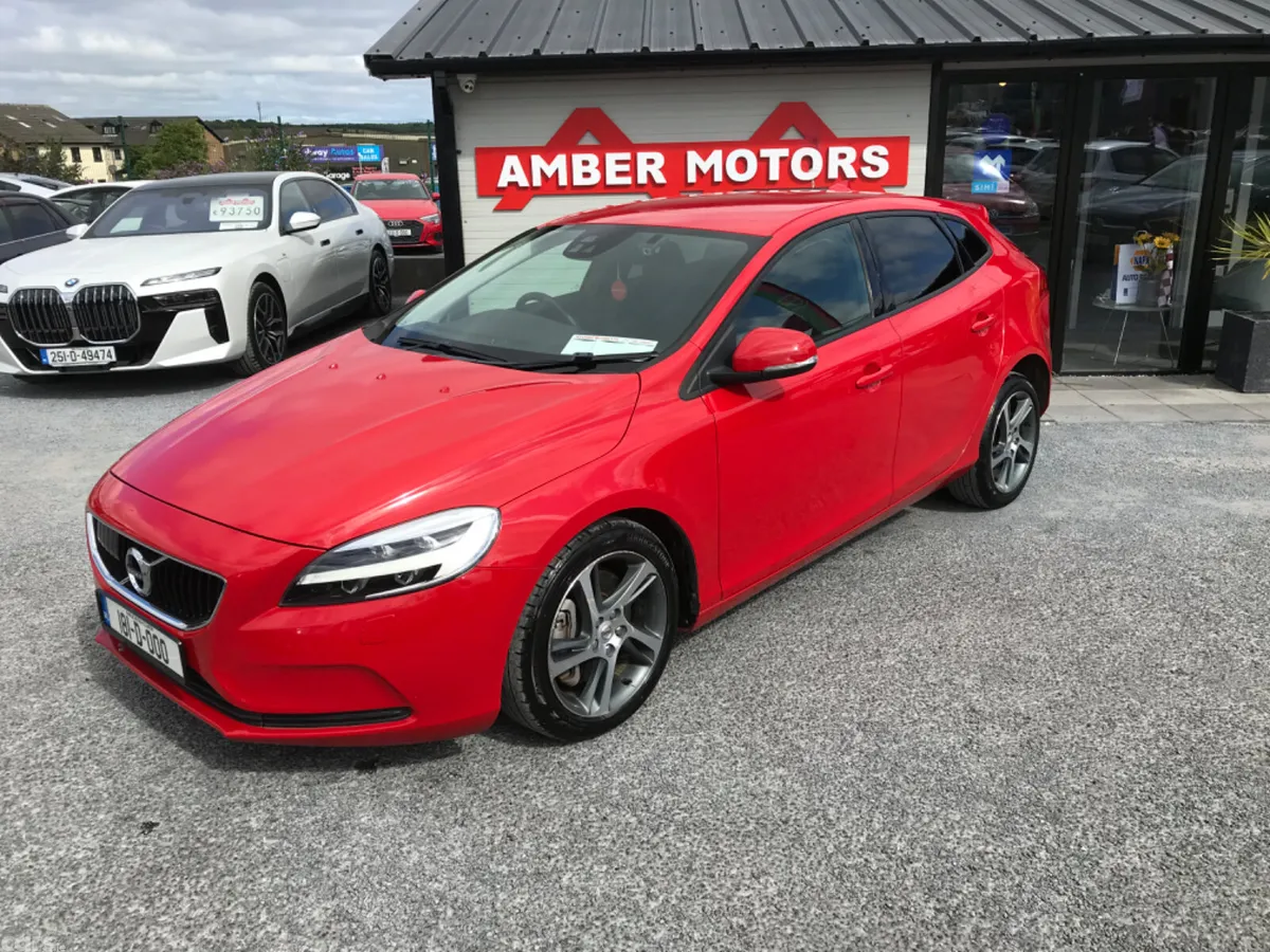 Volvo V40 Hatchback, Diesel, 2018, Red