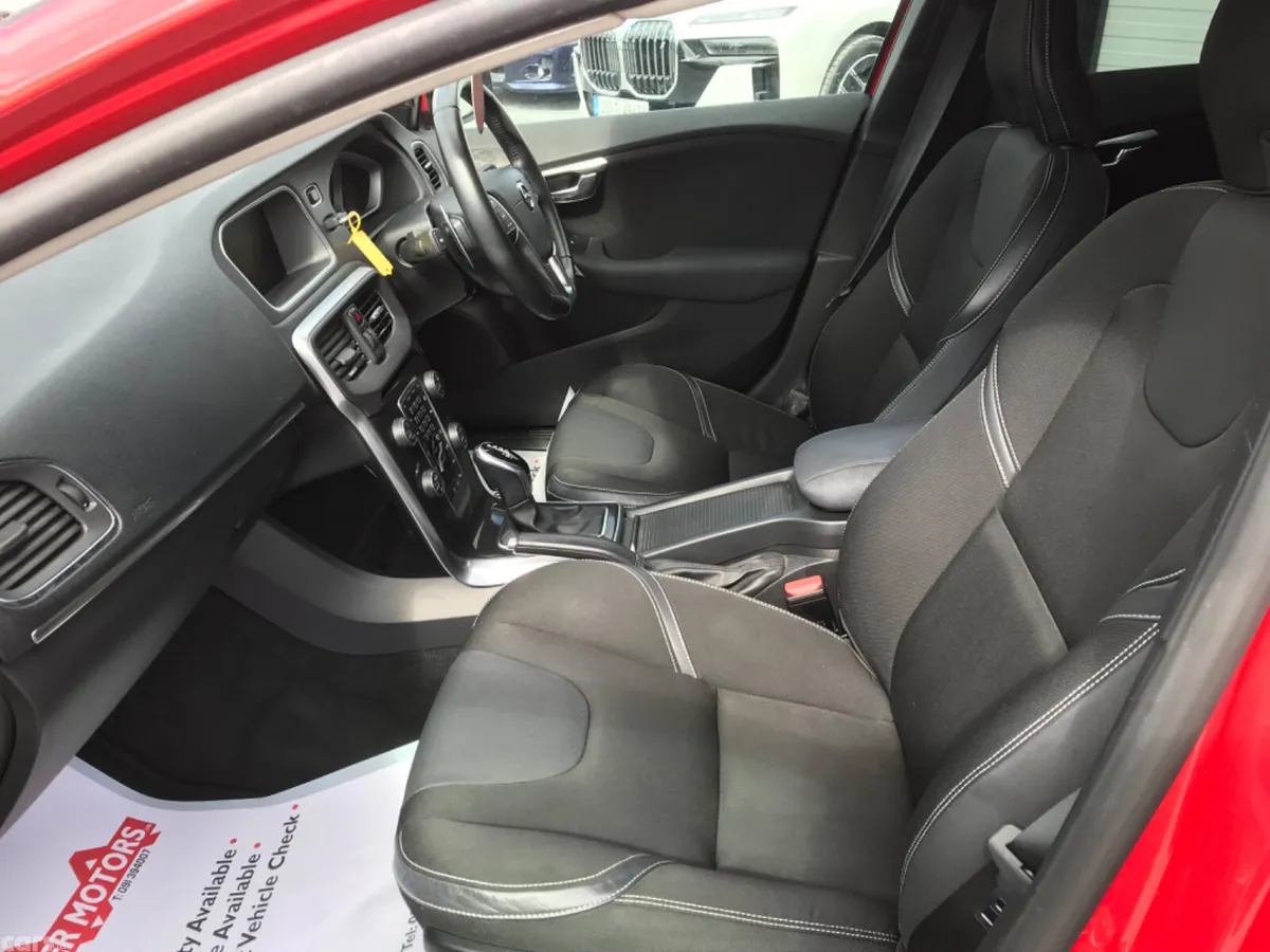 Volvo V40 Hatchback, Diesel, 2018, Red