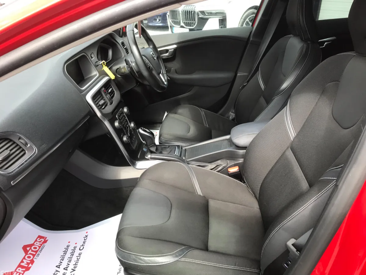 Volvo V40 Hatchback, Diesel, 2018, Red