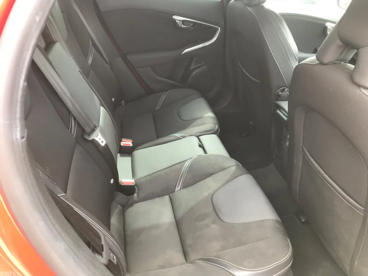 Volvo V40 Hatchback, Diesel, 2018, Red