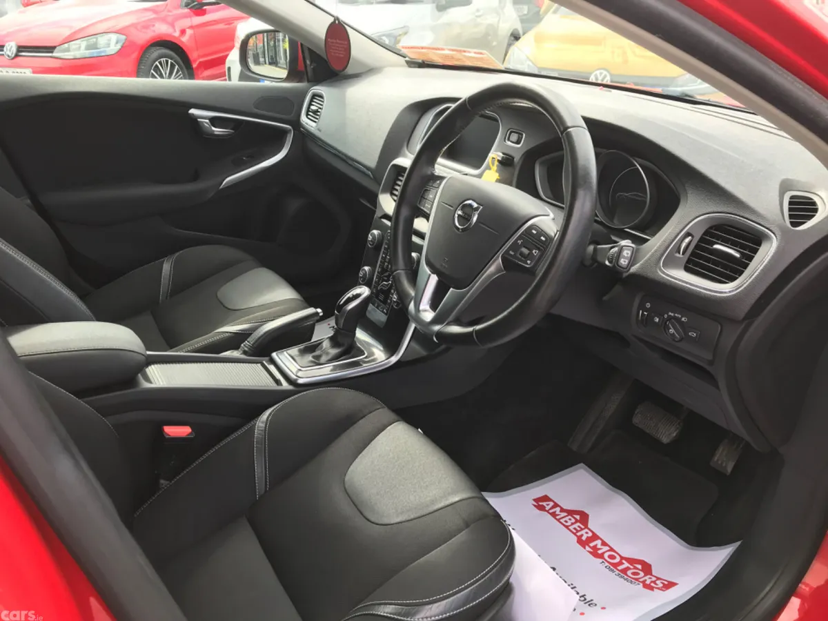 Volvo V40 Hatchback, Diesel, 2018, Red