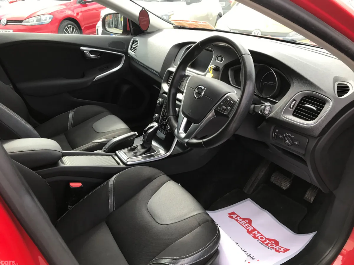 Volvo V40 Hatchback, Diesel, 2018, Red