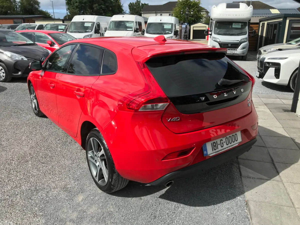 Volvo V40 Hatchback, Diesel, 2018, Red