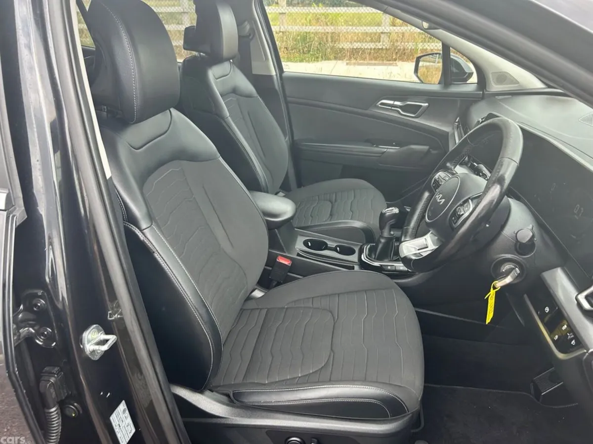 Kia Sportage SUV, Diesel Hybrid, 2023, Black