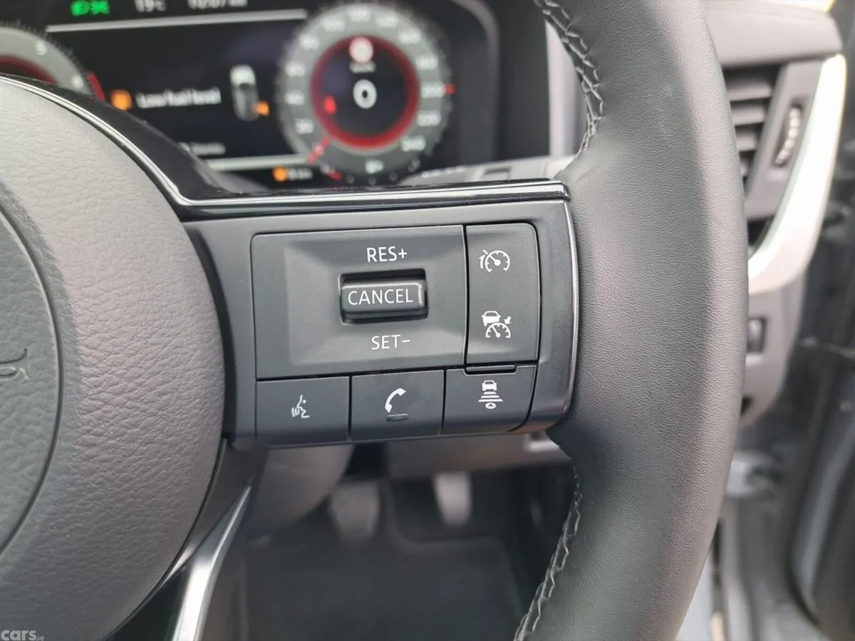 Nissan Qashqai SUV, Petrol, 2024, Grey