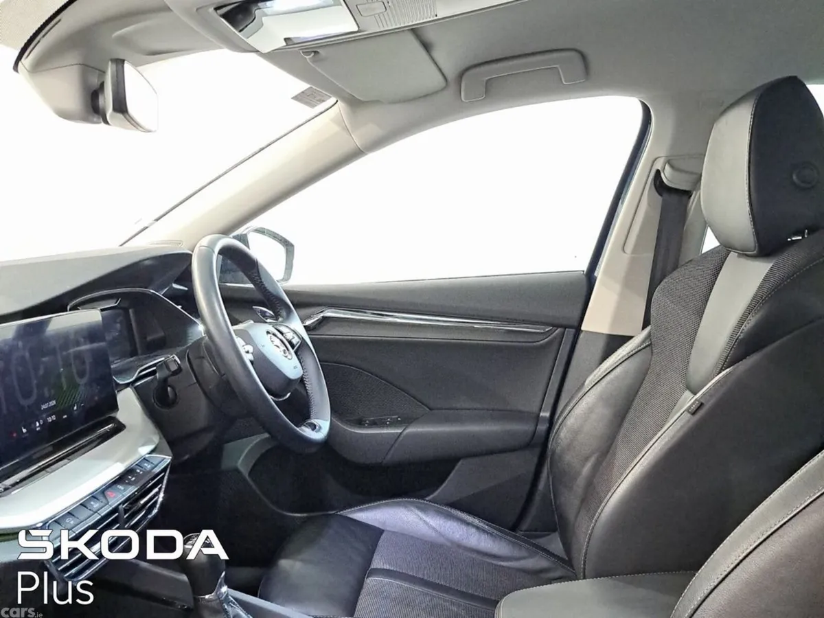 Skoda Octavia Saloon, Diesel, 2023, Blue