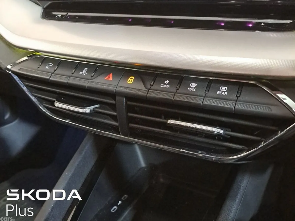 Skoda Octavia Saloon, Diesel, 2023, Blue