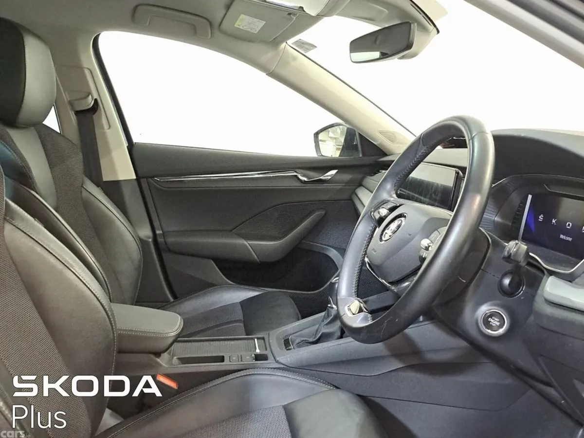 Skoda Octavia Saloon, Diesel, 2023, Blue