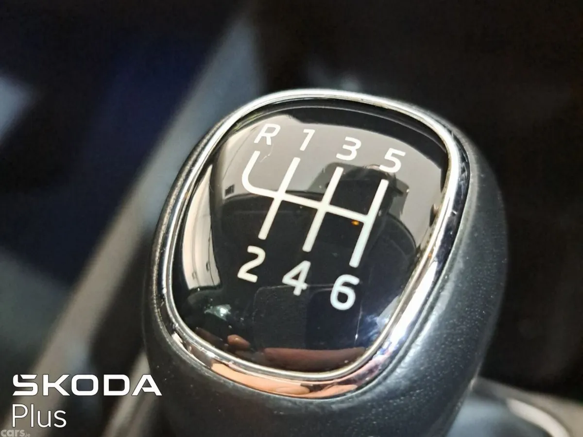 Skoda Octavia Saloon, Diesel, 2023, Blue
